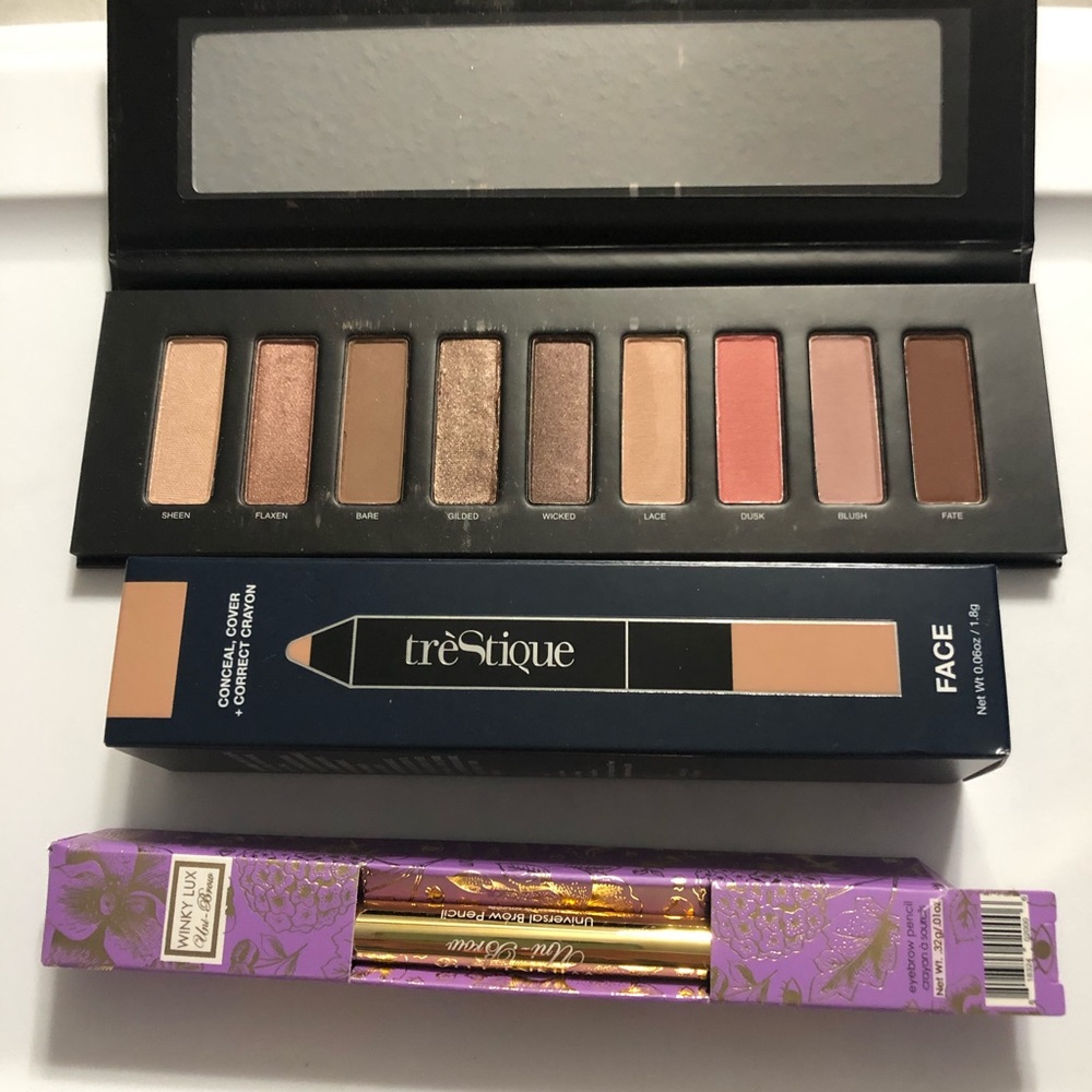 Makeup Bundle - Picture 2 of 4